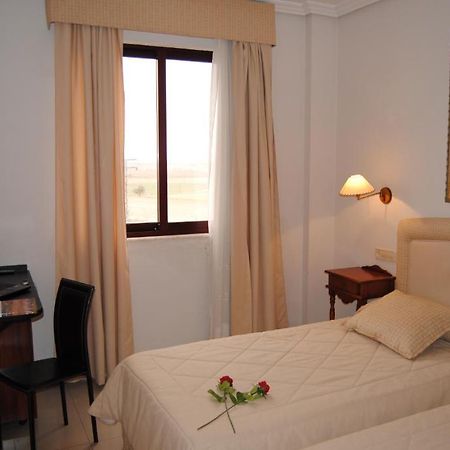 Hotel Cristina-Enea Valdeganga Camera foto